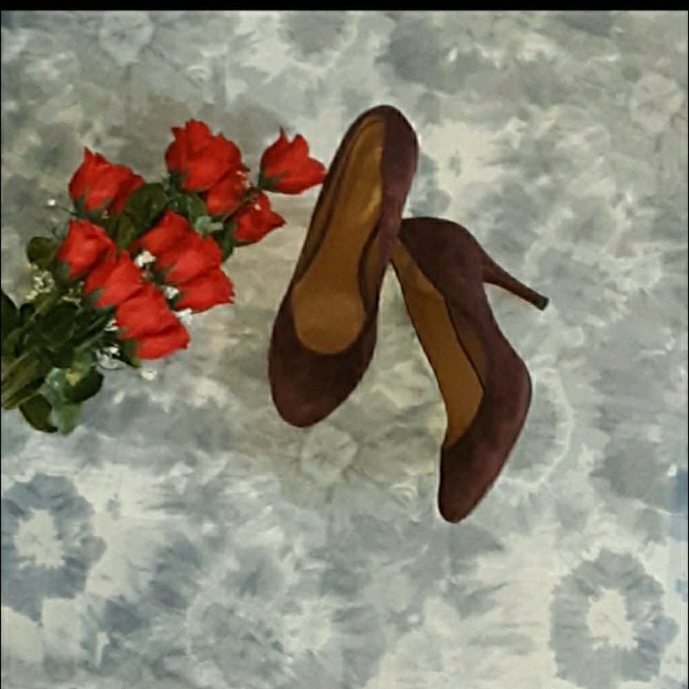 Elie Tahari Wine Suede Heels